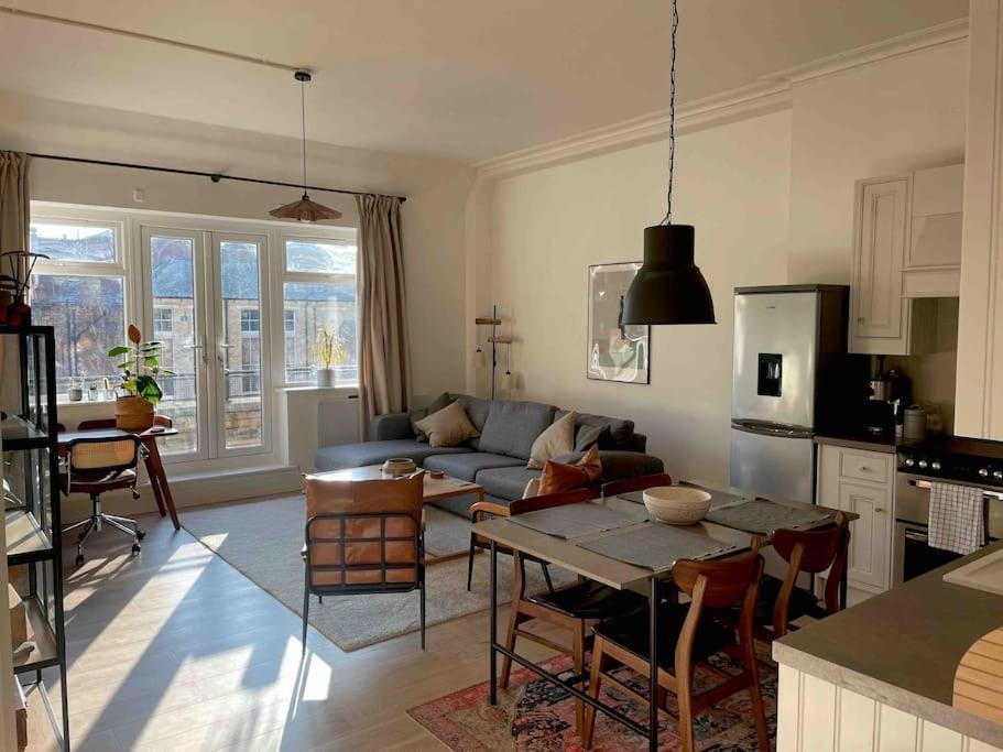 Stylish City-Centre Apartment With Balcony Liverpool Ngoại thất bức ảnh