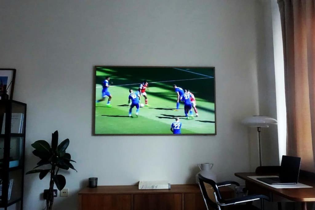 Stylish City-Centre Apartment With Balcony Liverpool Ngoại thất bức ảnh