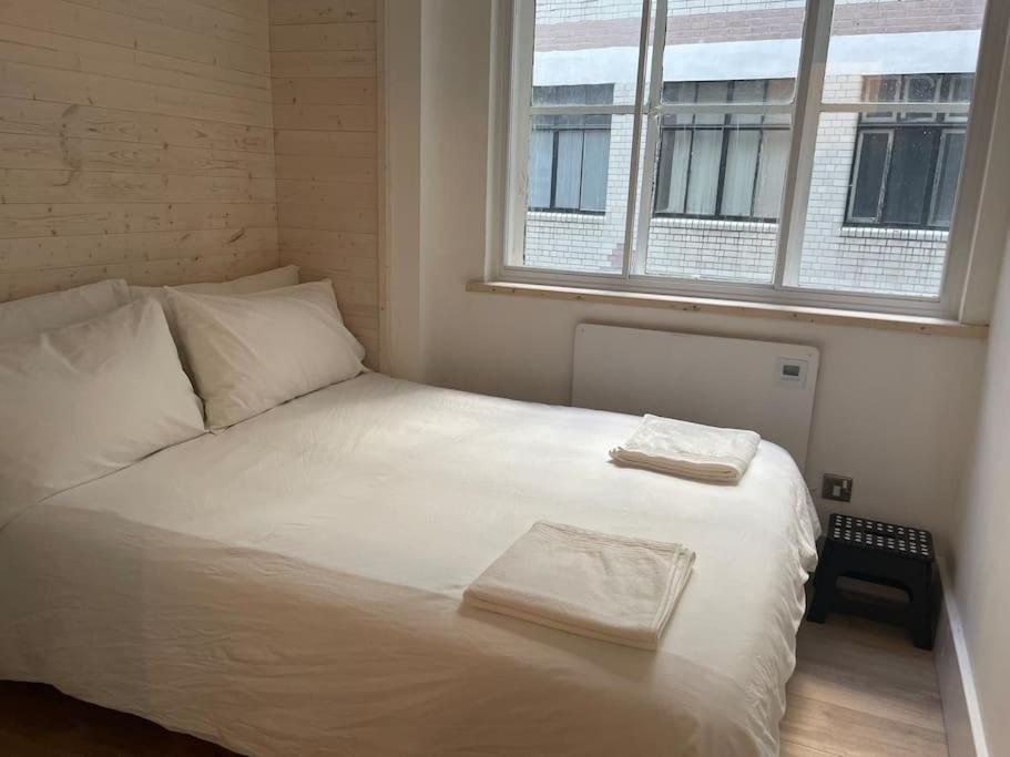 Stylish City-Centre Apartment With Balcony Liverpool Ngoại thất bức ảnh