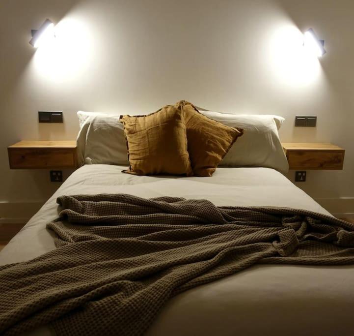 Stylish City-Centre Apartment With Balcony Liverpool Ngoại thất bức ảnh